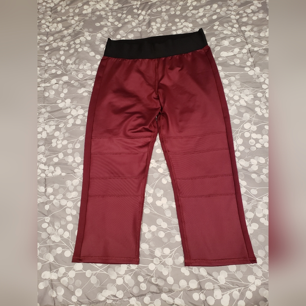 Marvel Her Universe Wonder Woman workout capris XL